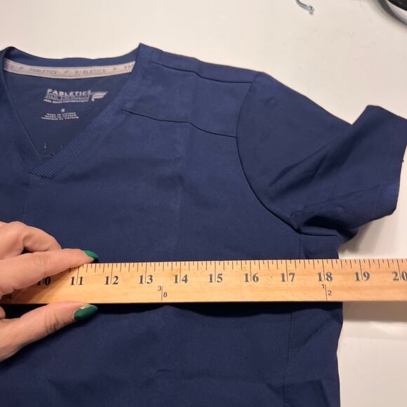 Fabletics Three-Pocket V-Neck Mode Scrub Top Size Small - Picture 7 of 8
